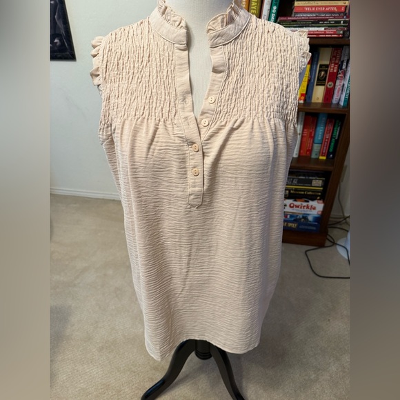 Blouse - great for layering under a blazer - Picture 2 of 4